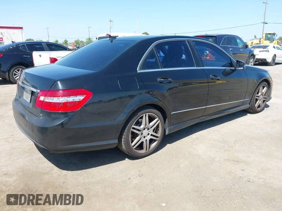 2010 Mercedes-Benz E-Class E 350 Luxury with VIN WDDHF5GB0AA072193, listed as a IAAI auction lot 42031041 with 152,969 mi miles. Bid and sale history available at carsss.com. Image 4.