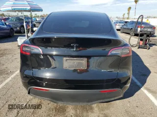 2024 Tesla Model Y Long Range z VIN 7SAYGAEE2RF075681, wystawiony jako Copart lot #86433524 z przebiegiem 18 640 mil mil oraz Szkoda całkowita • Salvage title. Historia ofert i sprzedaży dostępna na DreamBid. Obrazek 6.