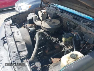 1994 Chevrolet Silverado 2500 z VIN 1GCFC24K6RE155578, wystawiony jako IAAI lot #42062238 z przebiegiem 303 962 mil mil oraz . Historia ofert i sprzedaży dostępna na DreamBid. Obrazek 10.