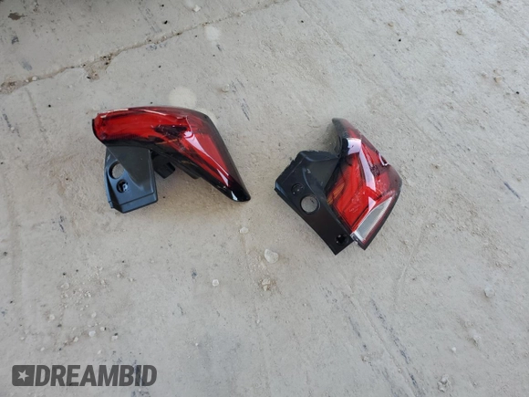 2024 Chevrolet Equinox RS z VIN 3GNAXMEG5RS217098, wystawiony jako Copart lot #58026325 z przebiegiem 10 744 mil mil oraz Nie do naprawy • Non repairable. Historia ofert i sprzedaży dostępna na DreamBid. Obrazek 13.