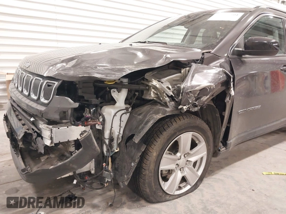 2022 Jeep Compass Latitude z VIN 3C4NJCBB1NT228814, wystawiony jako IAAI lot #41420501 z przebiegiem 36 993 mil mil oraz . Historia ofert i sprzedaży dostępna na DreamBid. Obrazek 6.