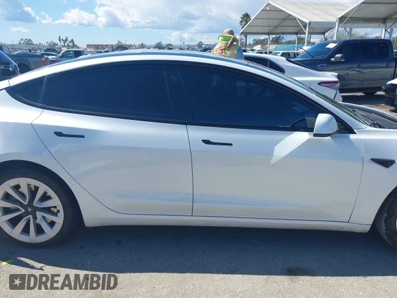2023 Tesla Model 3 z VIN 5YJ3E1EA3PF451392, wystawiony jako IAAI lot #41668299 z przebiegiem 77 915 mil mil oraz . Historia ofert i sprzedaży dostępna na DreamBid. Obrazek 12.