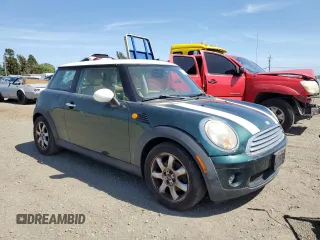 2008 MINI Hardtop z VIN WMWMF33528TT60290, wystawiony jako Copart lot #57363895 z przebiegiem 77 814 mil mil oraz Czysty tytuł • Clean title. Historia ofert i sprzedaży dostępna na DreamBid. Obrazek 4.