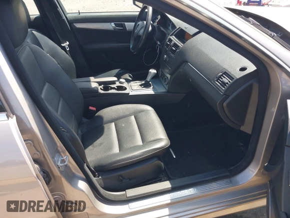 2008 Mercedes-Benz C-Class 3.0L Sport with VIN WDDGF81X18F139284, listed as a IAAI auction lot 42110932 with 162,319 mi miles. Bid and sale history available at carsss.com. Image 5.