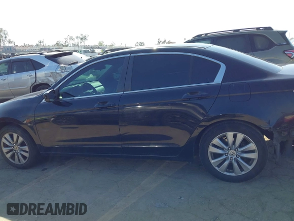 2011 Honda Accord EX z VIN 1HGCP2F70BA036181, wystawiony jako IAAI lot #41996641 z przebiegiem 214 601 mil mil oraz . Historia ofert i sprzedaży dostępna na DreamBid. Obrazek 15.