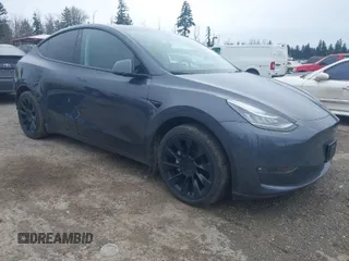 2022 Tesla Model Y Long Range z VIN 7SAYGAEE9NF573984, wystawiony jako IAAI lot #41906951 z przebiegiem 30 194 mil mil oraz . Historia ofert i sprzedaży dostępna na DreamBid. Obrazek 1.