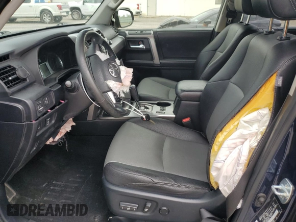 2018 Toyota 4Runner SR5 z VIN JTEBU5JR6J5508190, wystawiony jako Copart lot #55015315 z przebiegiem Nie podano mil oraz Szkoda całkowita • Salvage title. Historia ofert i sprzedaży dostępna na DreamBid. Obrazek 7.