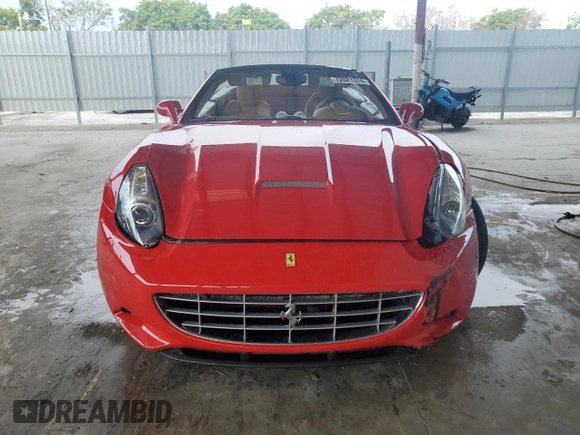 2013 Ferrari California z VIN ZFF65TJA0D0194573, wystawiony jako Copart lot #72021374 z przebiegiem 67 191 mil mil oraz Szkody całkowita. Historia ofert i sprzedaży dostępna na DreamBid. Obrazek 5.