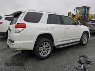 2013 Toyota 4Runner SR5 z VIN JTEZU5JR8D5048789, wystawiony jako Copart lot #56504515 z przebiegiem 281 138 mil mil oraz Szkoda całkowita • Salvage title. Historia ofert i sprzedaży dostępna na DreamBid. Obrazek 3.