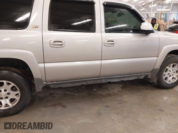 2004 Chevrolet Suburban Z71 with VIN 3GNFK16T24G213519, listed as a IAAI auction lot 41552418 with 244,017 mi miles. Bid and sale history available at carsss.com. Image 15.