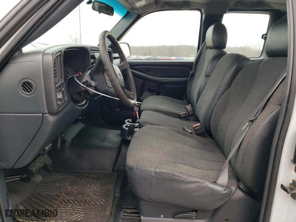 2001 Chevrolet Silverado 1500 LS with VIN 2GCEC19V311333526, listed as a Copart auction lot 46713445 with 157,873 mi miles and Clean Title. Bid and sale history available at carsss.com. Image 7.