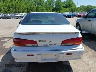 1993 Pontiac Bonneville SE z VIN 1G2HX53L8P1281104, wystawiony jako IAAI lot #42219547 z przebiegiem 113 292 mil mil oraz . Historia ofert i sprzedaży dostępna na DreamBid. Obrazek 16.