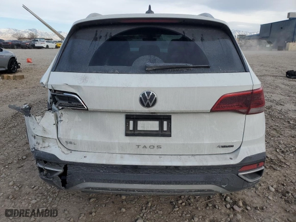 2022 Volkswagen Taos SEL with VIN 3VV2X7B20NM036918, listed as a Copart auction lot 42163805 with 34,667 mi miles and Salvage Title. Bid and sale history available at carsss.com. Image 6.