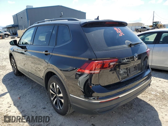 2024 Volkswagen Tiguan S z VIN 3VVRB7AX5RM151188, wystawiony jako Copart lot #55497675 z przebiegiem Nie podano mil oraz Szkoda całkowita • Salvage title. Historia ofert i sprzedaży dostępna na DreamBid. Obrazek 2.
