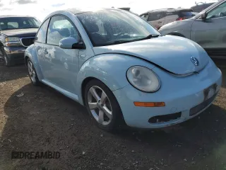 2010 Volkswagen New Beetle Coupe with VIN 3VWRW3AG9AM035084, listed as a Copart auction lot 72726034 with 86,024 mi miles and Clean Title. Bid and sale history available at carsss.com. Image 4.