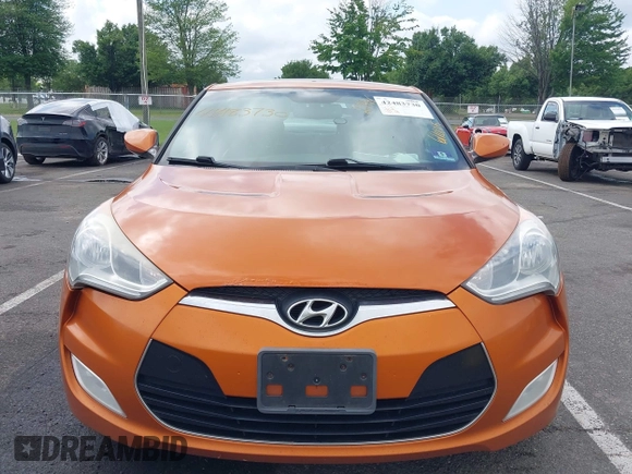 2013 Hyundai Veloster w/Black Int z VIN KMHTC6AD4DU169568, wystawiony jako IAAI lot #42483730 z przebiegiem 214 625 mil mil oraz . Historia ofert i sprzedaży dostępna na DreamBid. Obrazek 6.