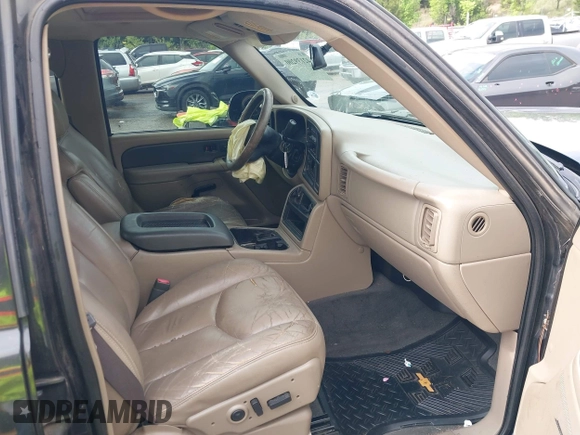 2004 Chevrolet Avalanche with VIN 3GNEC12T04G247585, listed as a IAAI auction lot 42139200 with 135,480 mi miles. Bid and sale history available at carsss.com. Image 5.