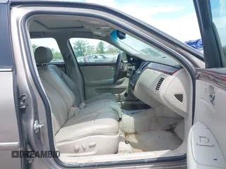 2006 Cadillac DTS 1SD z VIN 1G6KD57Y06U197794, wystawiony jako IAAI lot #42226706 z przebiegiem 135 748 mil mil oraz . Historia ofert i sprzedaży dostępna na DreamBid. Obrazek 5.