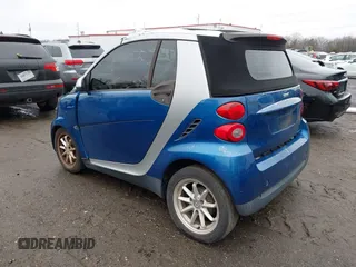 2009 Smart fortwo Passion z VIN WMEEK31X39K225478, wystawiony jako IAAI lot #41510522 z przebiegiem Nie podano mil oraz . Historia ofert i sprzedaży dostępna na DreamBid. Obrazek 3.
