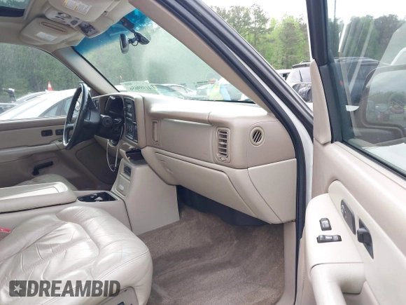 2002 Chevrolet Suburban LS with VIN 3GNEC16Z92G145729, listed as a IAAI auction lot 41889656 with 1 mi miles. Bid and sale history available at carsss.com. Image 5.