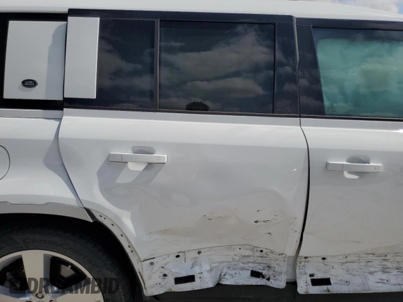 2023 Land Rover Defender с VIN SALEVFEU4P2217208, выставлен на аукционе Copart как лот 71833904 с пробегом Не указан миль и Списание • Salvage title. История ставок и продаж доступна на DreamBid. Изображение 10.