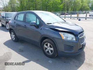 2016 Chevrolet Trax LS z VIN 3GNCJNSBOGL130872, wystawiony jako IAAI lot #42030004 z przebiegiem 121 078 mil mil oraz . Historia ofert i sprzedaży dostępna na DreamBid. Obrazek 1.