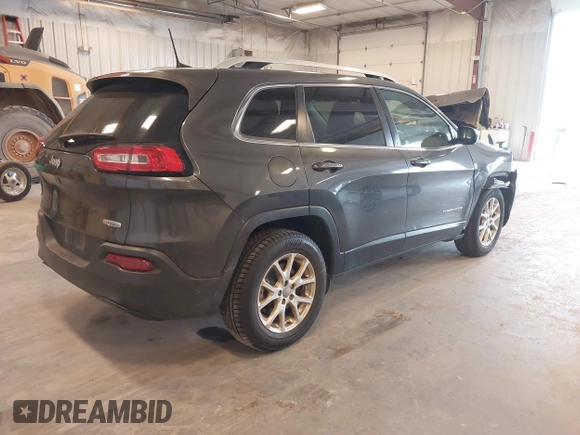 2016 Jeep Cherokee Latitude z VIN 1C4PJMCB3GW187502, wystawiony jako IAAI lot #42048898 z przebiegiem 151 450 mil mil oraz . Historia ofert i sprzedaży dostępna na DreamBid. Obrazek 4.