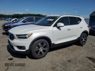 2020 Volvo XC40 Inscription z VIN YV4162UL1L2320498, wystawiony jako Copart lot #58047125 z przebiegiem 64 346 mil mil oraz Szkoda całkowita • Salvage title. Historia ofert i sprzedaży dostępna na DreamBid. Obrazek 1.
