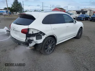 2016 Porsche Cayenne S E-Hybrid z VIN WP1AE2A22GLA17486, wystawiony jako IAAI lot #42229641 z przebiegiem 91 642 mil mil oraz . Historia ofert i sprzedaży dostępna na DreamBid. Obrazek 4.