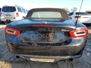 2017 FIAT 124 Spider Elaborazione Abarth z VIN JC1NFAEK4H0105671, wystawiony jako Copart lot #73736814 z przebiegiem Nie podano mil oraz Szkody całkowita. Historia ofert i sprzedaży dostępna na DreamBid. Obrazek 6.