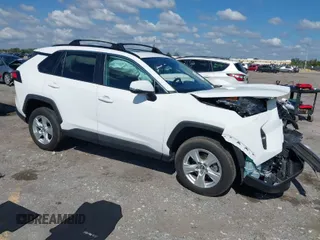 2021 Toyota RAV4 XLE with VIN 2T3W1RFV2MC102997, listed as a IAAI auction lot 41512340 with 47,238 mi miles. Bid and sale history available at carsss.com. Image 1.