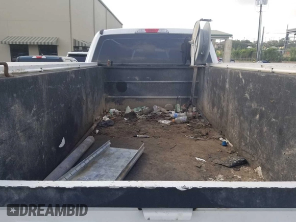 2019 Ford F-250 XL z VIN 1FT7W2B66KEC90809, wystawiony jako IAAI lot #42845140 z przebiegiem 204 526 mil mil oraz . Historia ofert i sprzedaży dostępna na DreamBid. Obrazek 29.