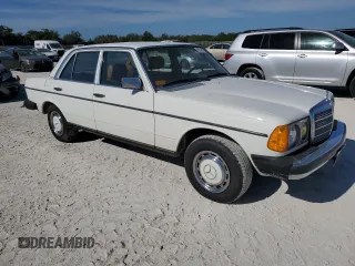 1981 Mercedes-Benz 300 D with VIN WDBAB30A6BB243942, listed as a Copart auction lot 82845224 with 103,393 mi miles and Salvage Title. Bid and sale history available at carsss.com. Image 4.