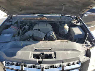 2010 Cadillac Escalade z VIN 1GYUCAEF6AR137334, wystawiony jako Copart lot #87474464 z przebiegiem 247 190 mil mil oraz Czysty tytuł • Clean title. Historia ofert i sprzedaży dostępna na DreamBid. Obrazek 12.