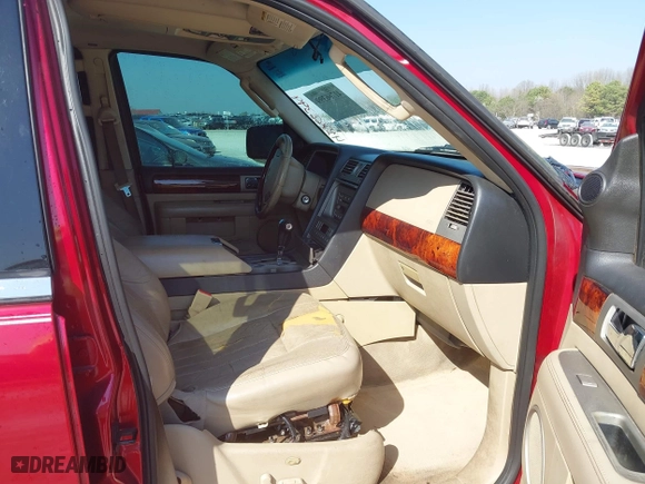 2005 Lincoln Navigator Luxury with VIN 5LMFU27535LJ22068, listed as a IAAI auction lot 41766399 with 237,554 mi miles. Bid and sale history available at carsss.com. Image 5.
