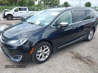 2020 Chrysler Pacifica Limited z VIN 2C4RC1GG5LR272593, wystawiony jako IAAI lot #42398809 z przebiegiem 96 957 mil mil oraz . Historia ofert i sprzedaży dostępna na DreamBid. Obrazek 17.
