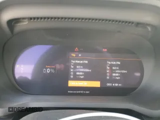 2024 Polestar 2 z VIN YSMFE3KA5RL237277, wystawiony jako Copart lot #83460924 z przebiegiem 4121 mil mil oraz Szkody całkowita. Historia ofert i sprzedaży dostępna na DreamBid. Obrazek 9.