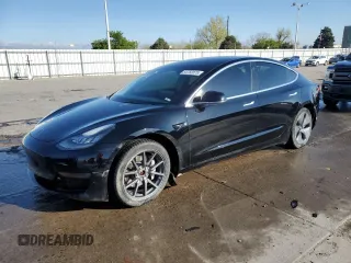 2020 Tesla Model 3 Long Range z VIN 5YJ3E1EB7LF741489, wystawiony jako Copart lot #54763075 z przebiegiem 45 366 mil mil oraz Szkoda całkowita • Salvage title. Historia ofert i sprzedaży dostępna na DreamBid. Obrazek 1.