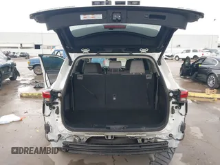 2022 Toyota Highlander LE z VIN 5TDBZRBH1NS216174, wystawiony jako IAAI lot #41903427 z przebiegiem 68 671 mil mil oraz . Historia ofert i sprzedaży dostępna na DreamBid. Obrazek 19.