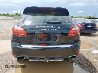 2013 Porsche Cayenne S Hybrid с VIN WP1AE2A20DLA14095, выставлен на аукционе Copart как лот 64215625 с пробегом 148 286 миль миль и Списание • Salvage title. История ставок и продаж доступна на DreamBid. Изображение 6.