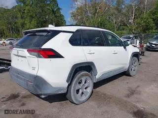2022 Toyota RAV4 XLE with VIN 2T3P1RFV9NW266137, listed as a IAAI auction lot 41500892 with 15,454 mi miles. Bid and sale history available at carsss.com. Image 4.