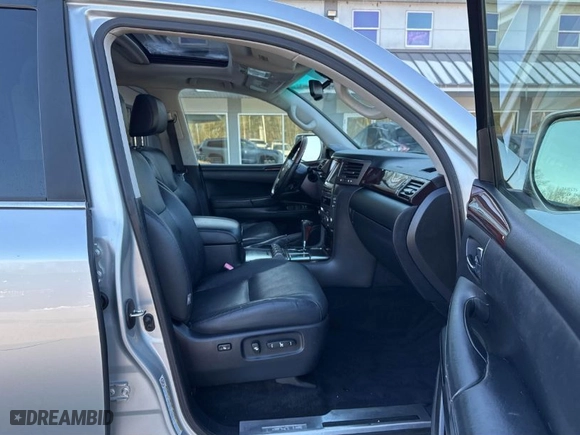 2011 Lexus LX 570 with VIN JTJHY7AX0B4079923, listed as a IAAI auction lot 41479800 with 289,477 mi miles. Bid and sale history available at carsss.com. Image 5.