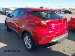 2020 Toyota C-HR LE with VIN JTNKHMBX6L1069871, listed as a IAAI auction lot 41626456 with 31,200 mi miles. Bid and sale history available at carsss.com. Image 3.
