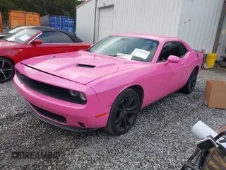 2018 Dodge Challenger SXT z VIN 2C3CDZAG8JH310769, wystawiony jako IAAI lot #42398650 z przebiegiem 136 012 mil mil oraz . Historia ofert i sprzedaży dostępna na DreamBid. Obrazek 2.