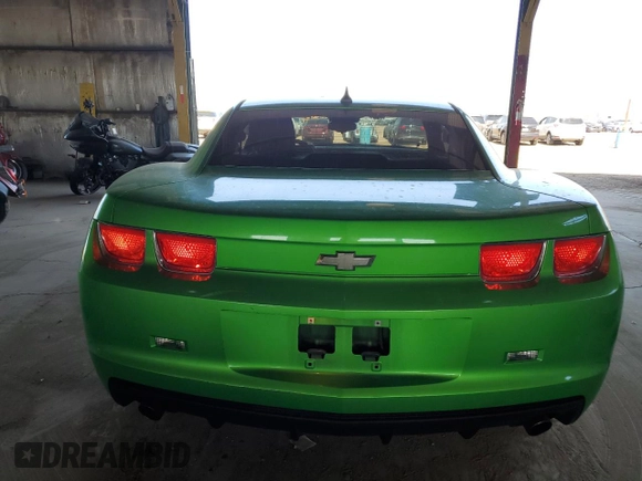 2011 Chevrolet Camaro 2LS z VIN 2G1FA1ED2B9116990, wystawiony jako Copart lot #60279995 z przebiegiem 137 391 mil mil oraz Czysty tytuł • Clean title. Historia ofert i sprzedaży dostępna na DreamBid. Obrazek 6.