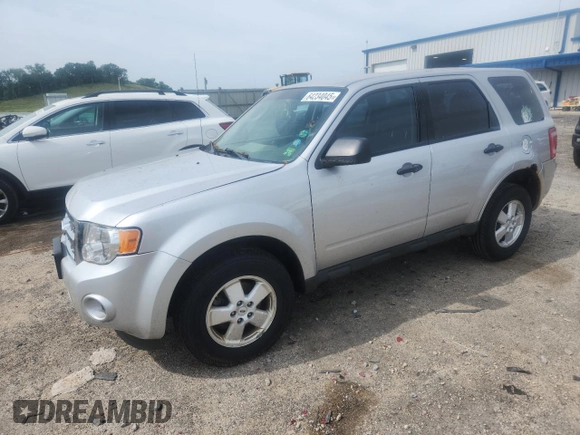 2012 Ford Escape XLS z VIN 1FMCU0C79CKC84677, wystawiony jako Copart lot #64234045 z przebiegiem 138 562 mil mil oraz Czysty tytuł • Clean title. Historia ofert i sprzedaży dostępna na DreamBid. Obrazek 1.
