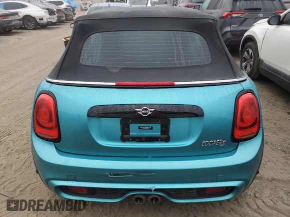 2019 MINI Convertible Cooper S z VIN WMWWG9C56K3E40260, wystawiony jako Copart lot #82885464 z przebiegiem 117 256 mil mil oraz Szkoda całkowita • Salvage title. Historia ofert i sprzedaży dostępna na DreamBid. Obrazek 6.