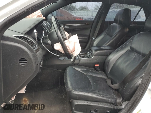 2011 Chrysler 300 Limited z VIN 2C3CA5CG4BH596104, wystawiony jako Copart lot #58193145 z przebiegiem 163 558 mil mil oraz Szkoda całkowita • Salvage title. Historia ofert i sprzedaży dostępna na DreamBid. Obrazek 7.