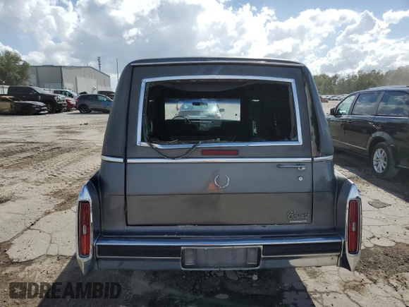 1988 Cadillac Brougham z VIN 1G6DW51Y2J9714052, wystawiony jako Copart lot #77274064 z przebiegiem 69 106 mil mil oraz Szkoda całkowita • Salvage title. Historia ofert i sprzedaży dostępna na DreamBid. Obrazek 6.
