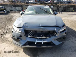 2023 Volvo V60 Plus z VIN YV4L12WZ6P2110672, wystawiony jako Copart lot #46479924 z przebiegiem 12 077 mil mil oraz . Historia ofert i sprzedaży dostępna na DreamBid. Obrazek 5.